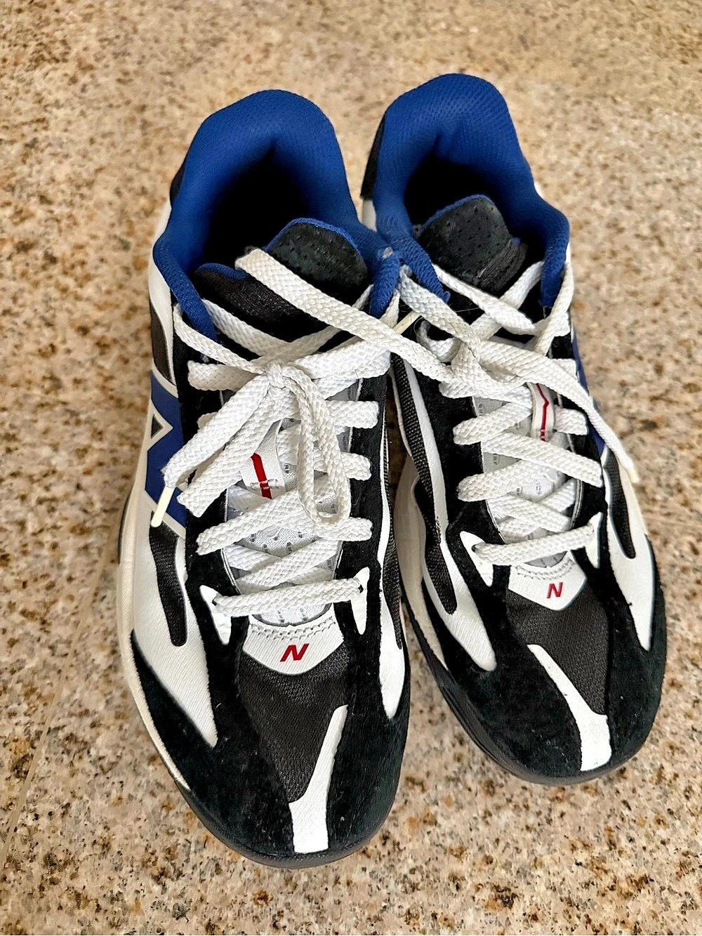 New Balance 9060 Men's Black & White basketball shoes. Size 9